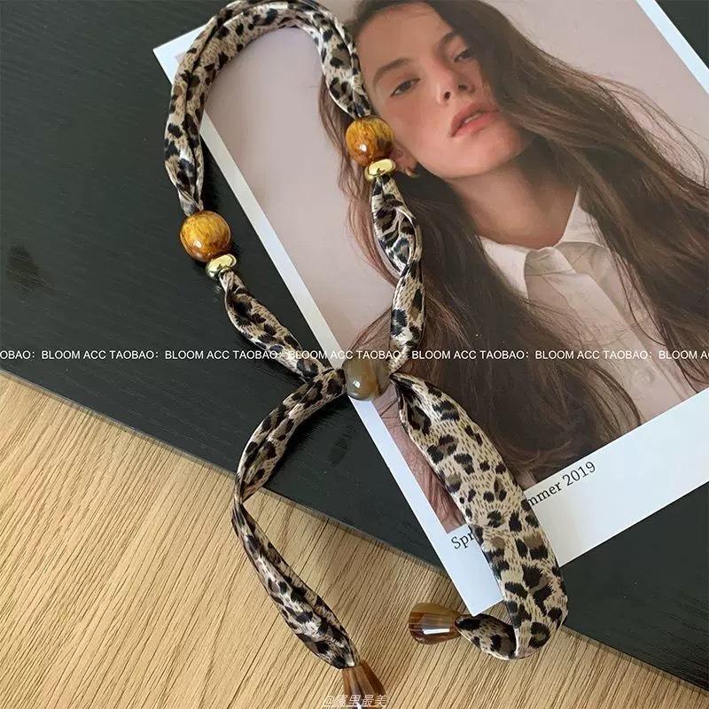 Retro Leopard Print Silk Scarf Necklace for Women - High-end, Luxurious, Niche, Small-sized Collar Chain