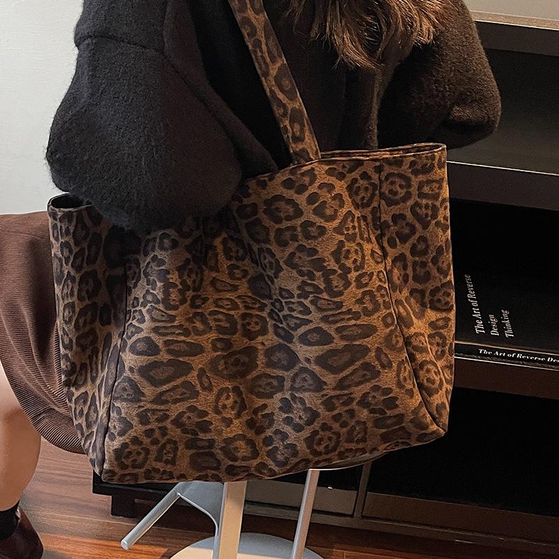 

Новая корейская вместительная сумка-тоут с леопардовым принтом высокой ценности, новая сумка, ленивая, универсальная, на одно плечо, свежий ленивый ветер, женская сумка