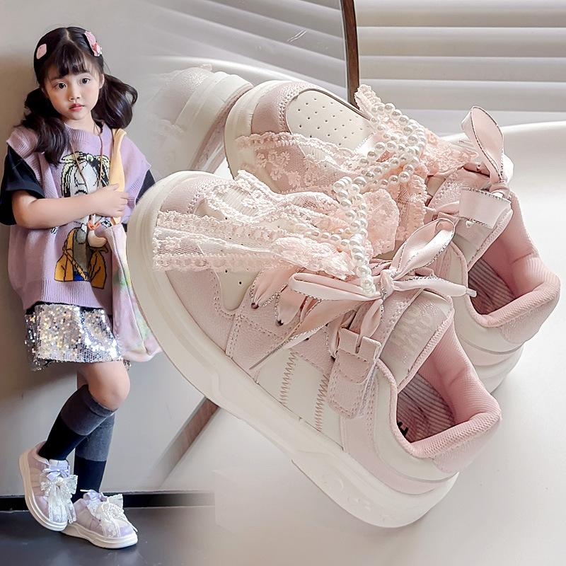 Girls' sneakers 2025 autumn new Korean version soft-soled pearl lace bow board shoes fashion trend