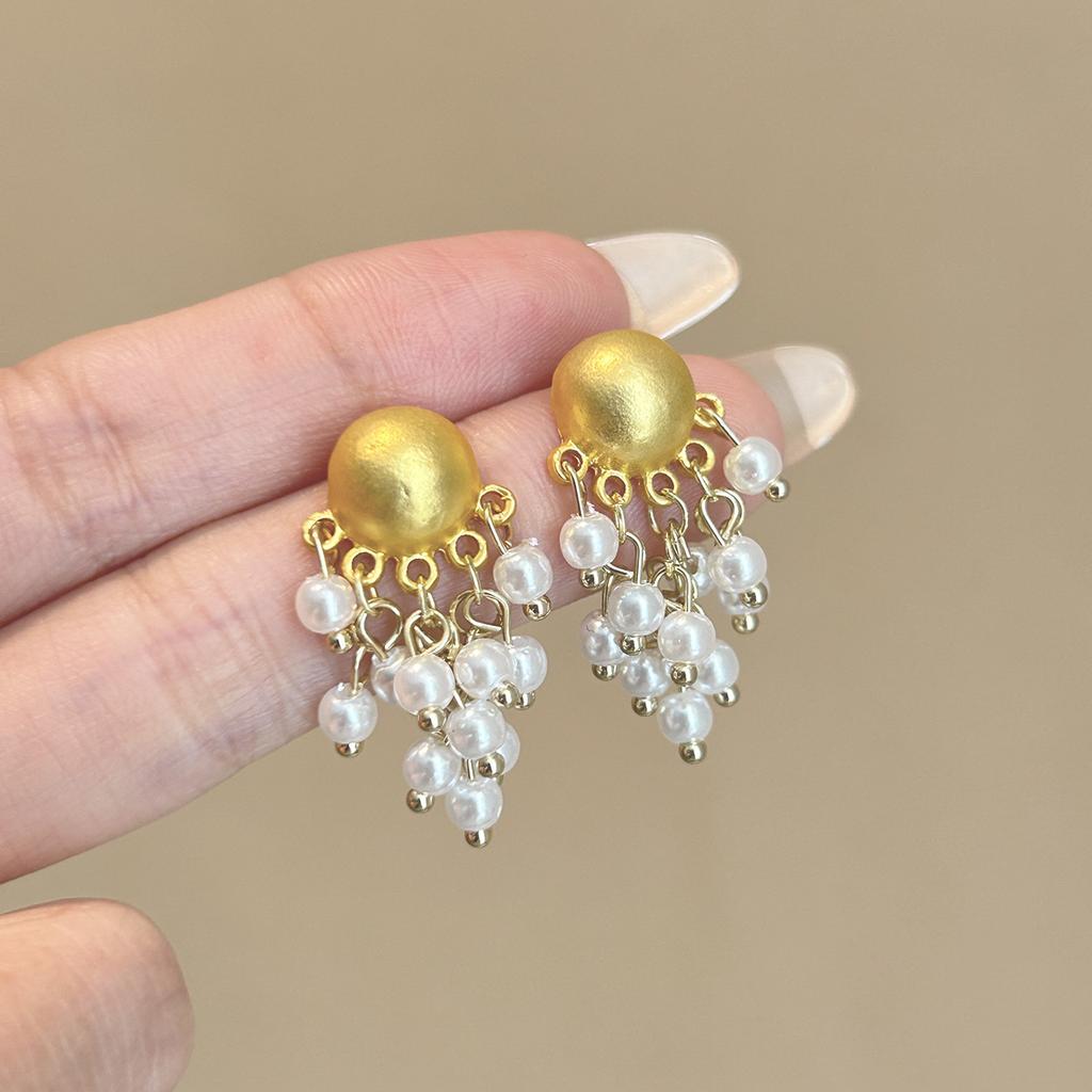 Traditional Chinese style retro earrings, fashionable and simple earrings, unique and refined earrings for women