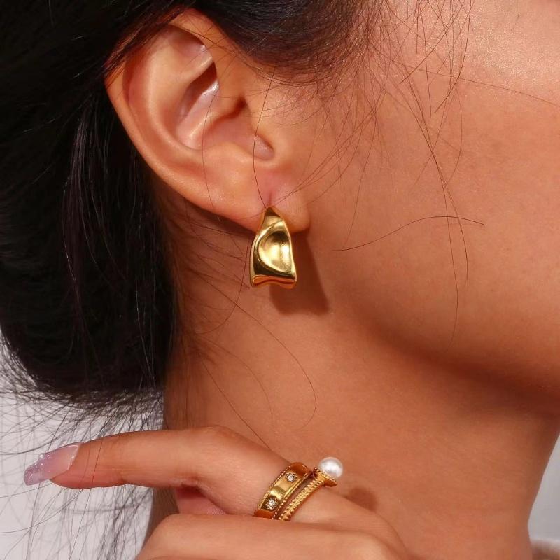 Metal Irregular Pleated Stud Earrings for Woman New Trendy Simple Gold Color Abstract Geometric C-Shaped Fine Earrings Zircon