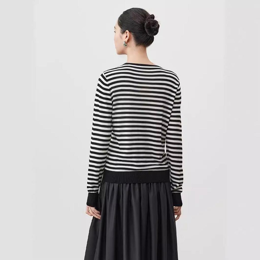 Artistic Striped Mulberry Silk Cardigan - Women's Black & White Round Neck Knit Top for Autumn