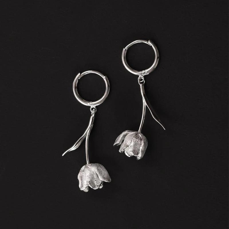 

Tulip Flower Design Pendant Hoop Earrings for Women Fashion Personalized Jewelry Light Luxury and French Niche Design Earrings белый