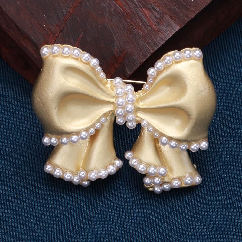 Sweet And Cute Bow Pearl Brooch Small Exquisite Internet Celebrity Alloy Electroplated Gold Corsage Suit Accessories