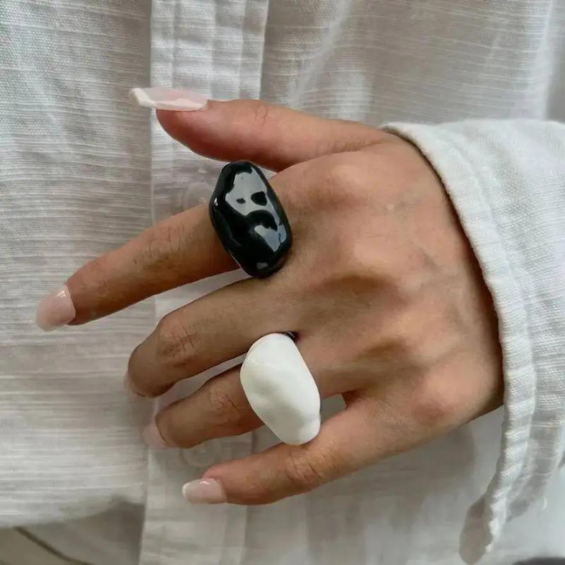 Fashion Black White Acrylic Resin Finger Rings for Women Simple Vintage Irregular Geometric Rings Female Personality Jewelry