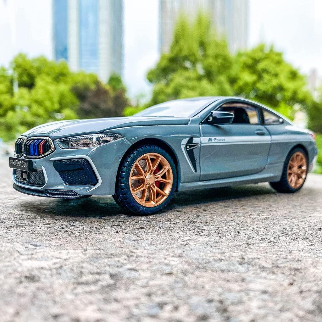 1:24 Scale M8 Model Car, Zinc Alloy Pull Back Toy Car with Sound and Light for Kids Boy Girl