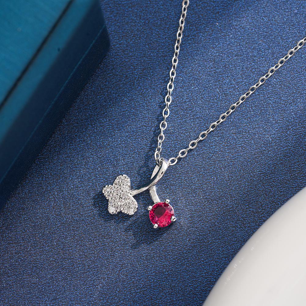 European Rhinestone Butterfly Zirconium Titanium Necklace: Versatile & Fashionable Clavicle Chain for Women