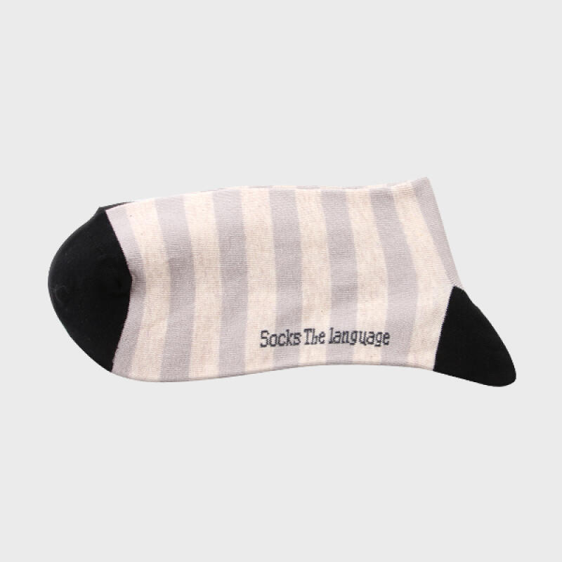 Mehrschichtige gestreifte Socken
