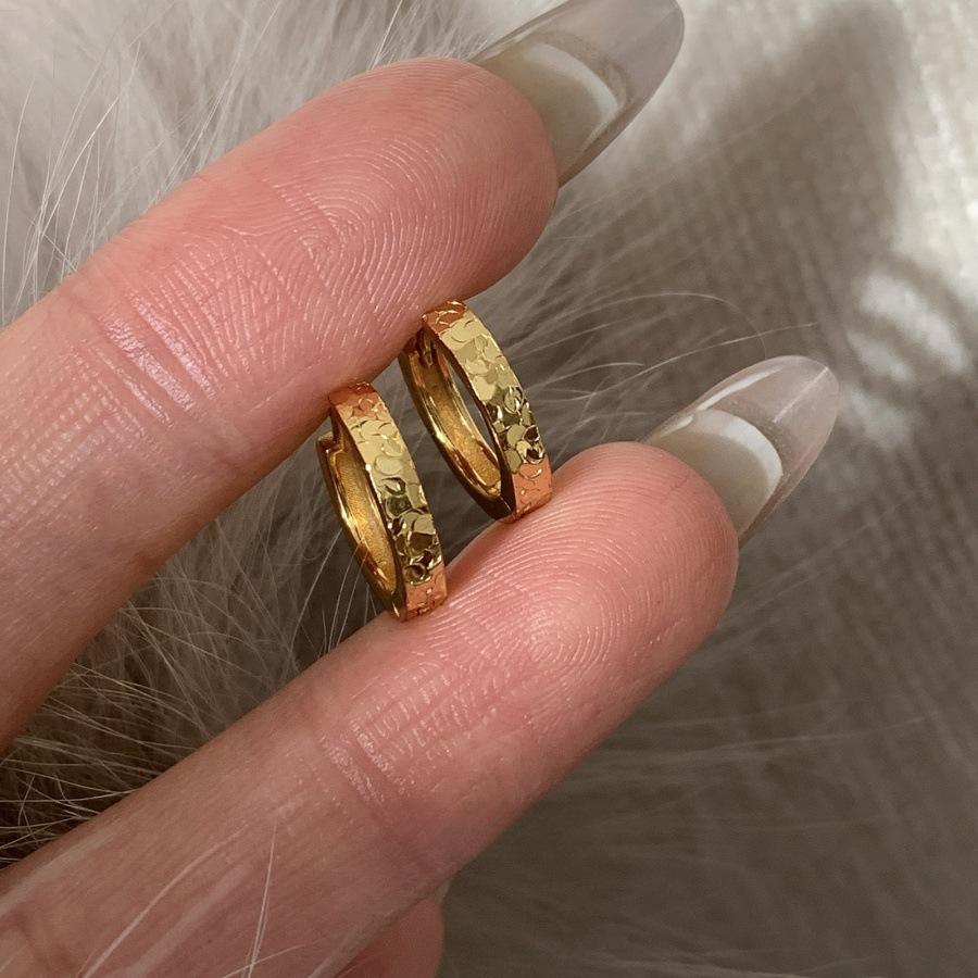 Лазерные измельченные ледяные серьги-гвоздики 2025 популярные простые нишевые серьги украшения для ушей