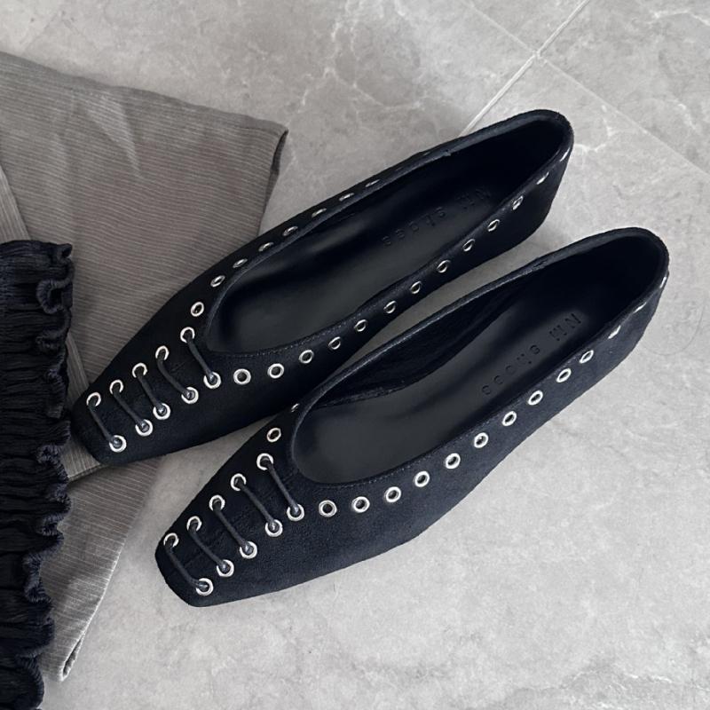 

Модные балетки с квадратным носком из искусственной замши, женские удобные лоферы с заклепками, винтажные туфли Мэри Джейн на мягкой подошве дизайнерские 39 чёрный