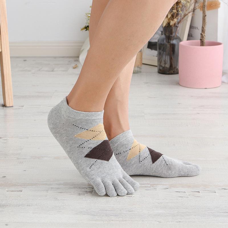 Men's Low-Cut Cotton Five-Toe Socks - Sweat-Absorbent and Breathable