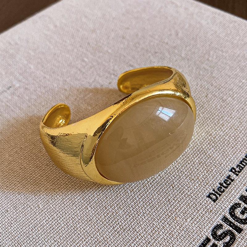 Elegant Retro Snake Twist Open Bangle: Luxurious Versatile Jewelry for Women