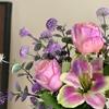 Bouquet di lusso di gigli e rose artificiali della serie Purple, ideale per un ingresso elegante.