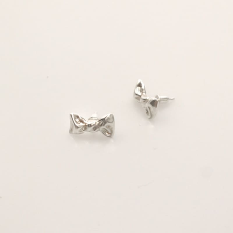 STUDIO LEIGH RIBBON EARRING