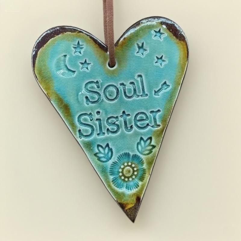 2 Pcs of 2D Flat Soul Sisters and I Love You Decorative Pendants, Handmade Heart-shaped Friendship Decorations. Perfect Birthday