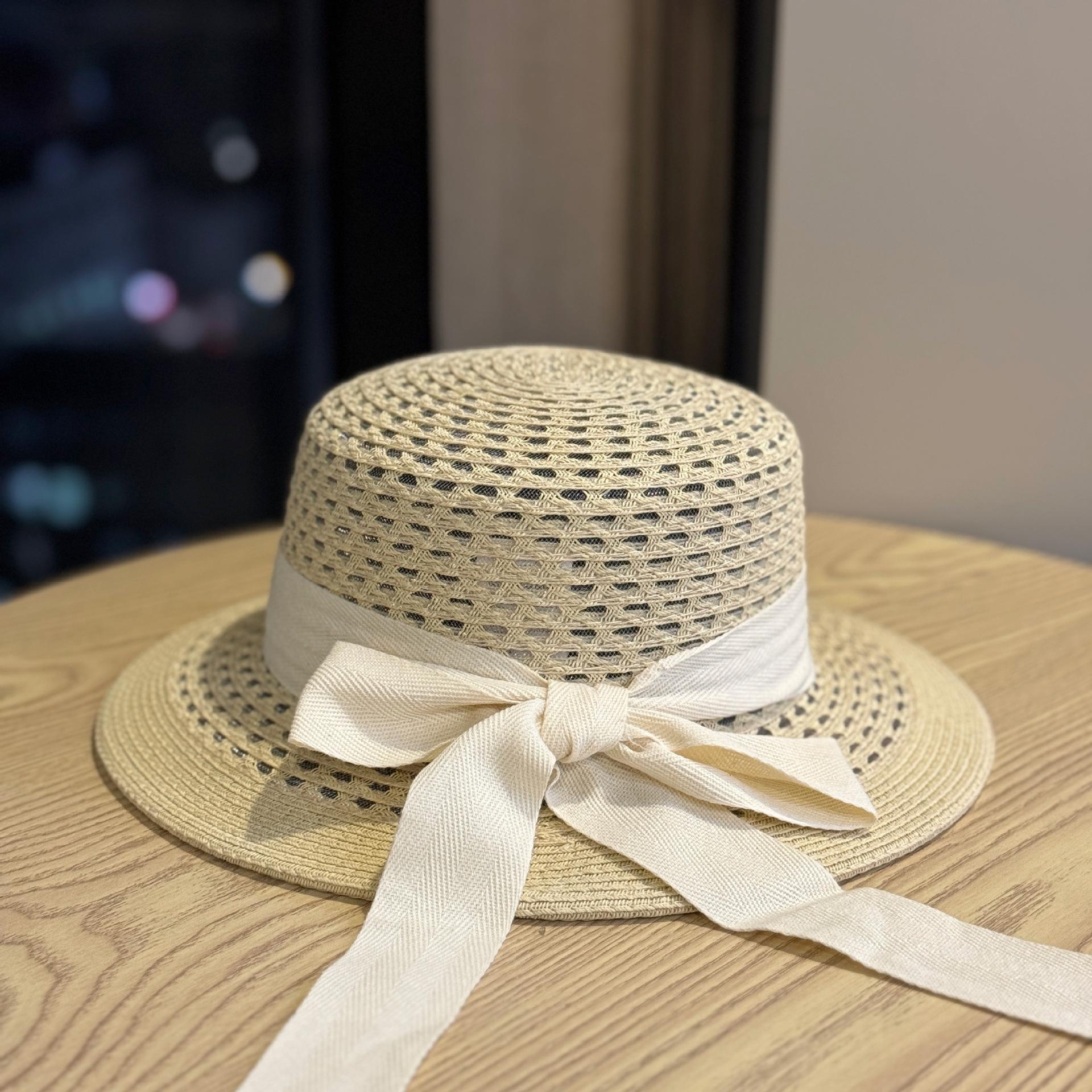 

Spring and summer French-style bowknot hollow flat-top straw hat for women, elegant sun hat for seaside beach vacations, sun protection hat Adult54-60Adjustable бежевый
