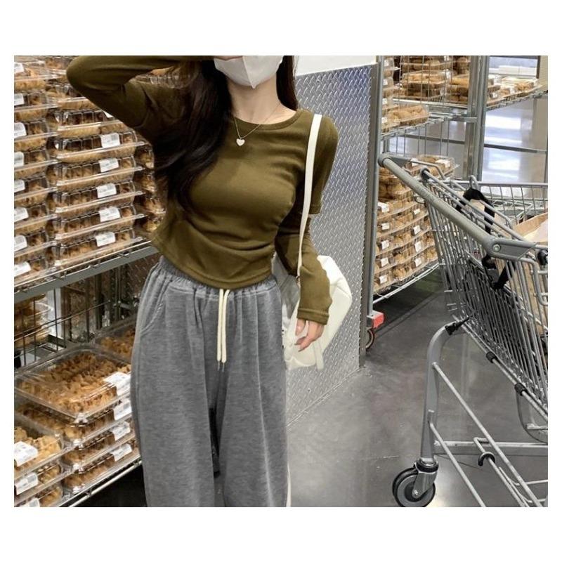 Round-neck, Hollowed-out Long-sleeved T-shirt for Women, A Unique and Stylish Short and Slimming Top In The Korean Style for Autumn