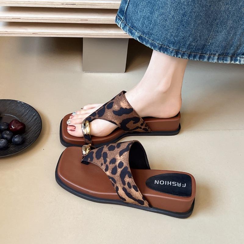 Fashion Casual Cover Toe Flat Slippers Women's Summer Wear New Seaside Vacation Beach Shoes Cool Slippers