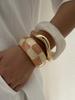 Übertriebene unregelmäßige wellige Armreifen für Damen, dicke Harz-Acryl-Breitarmreifen, Boho-Ästhetik, stapelbarer Schmuck, Geschenke