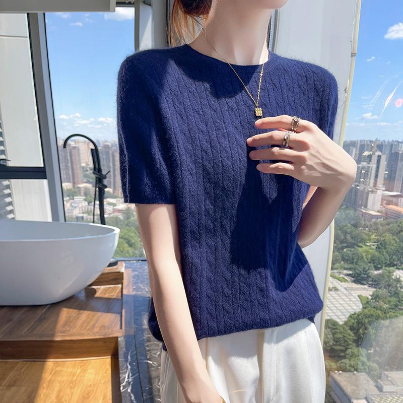 Women's Cable Knit Cashmere Sweater - Round Neck, Five-Sleeve, Solid Color, Perfect for Spring and Autumn.