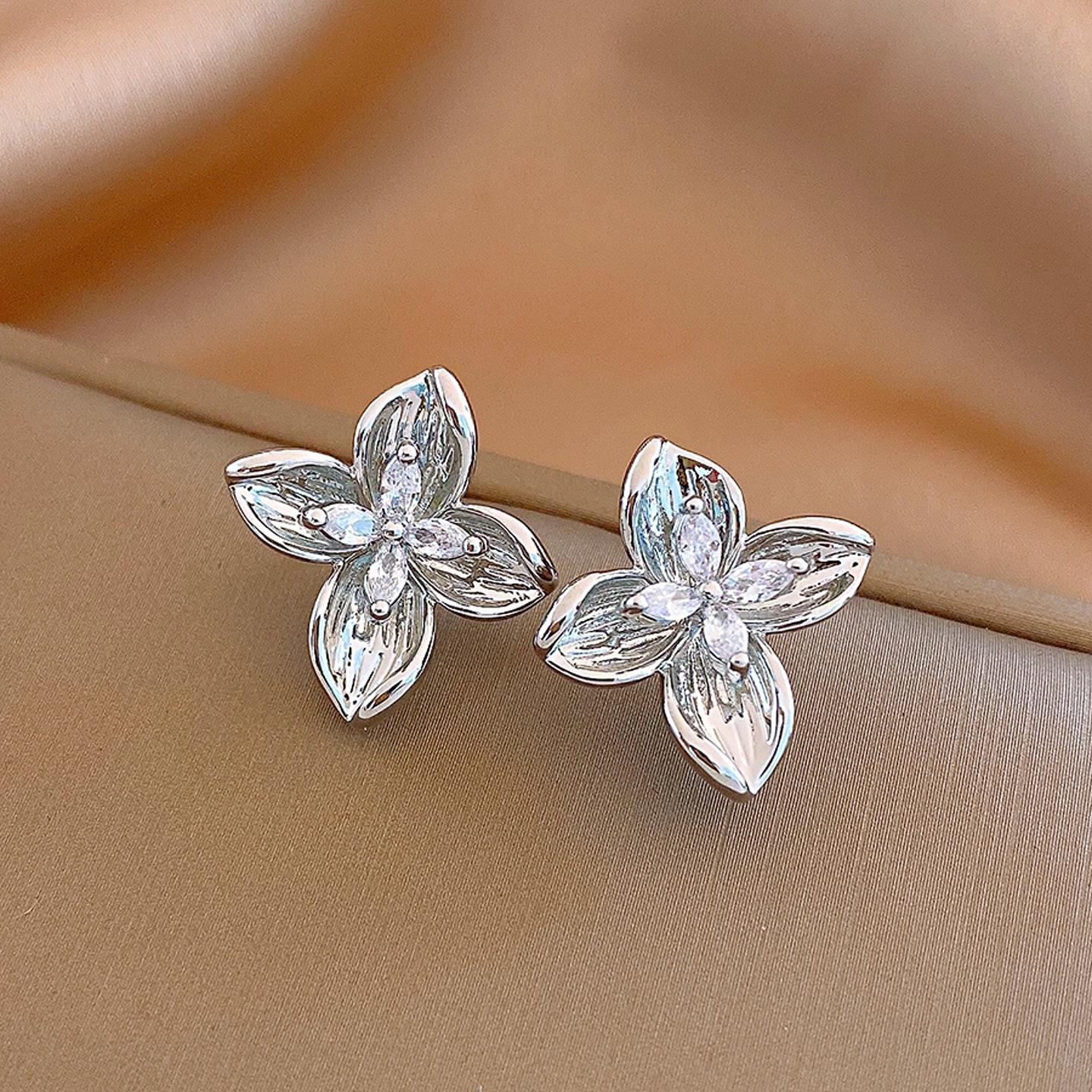 

French simple and versatile zircon flower earrings light luxury stud earrings personalized exquisite earrings women