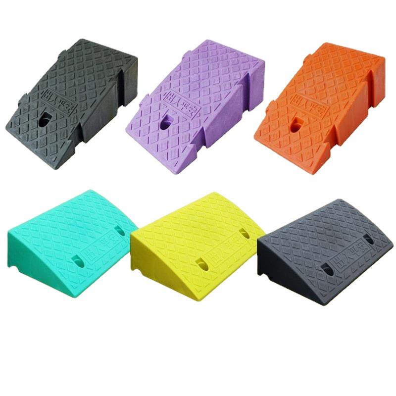 Dreieckige Kunststoff-Autoschwellenrampe & Geschwindigkeitsbegrenzungspad