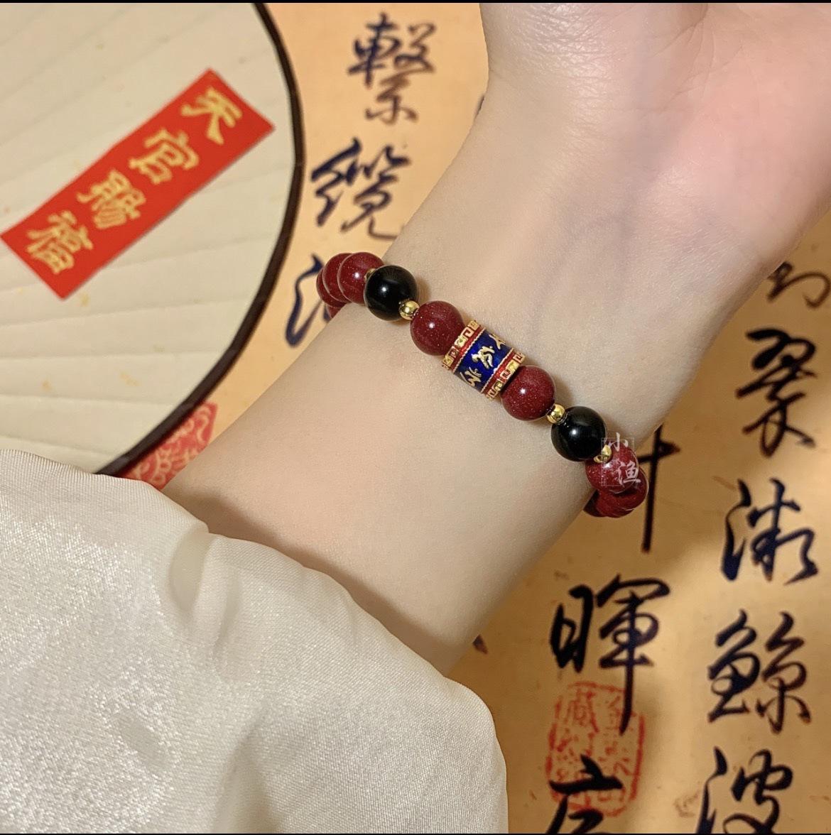 

Cinnabar red beaded bracelets can be stacked with a sense of high-end personality and trendiness
