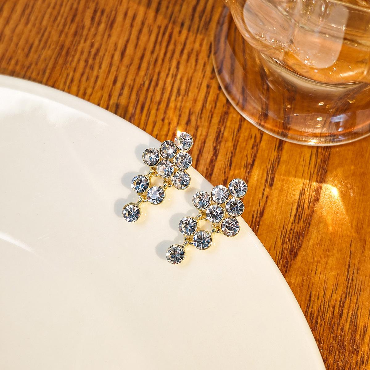 Fashionable Black Tassel Earrings Versatile Jewelry Elegant Drop Earrings Stylish Accessory for All Occasions