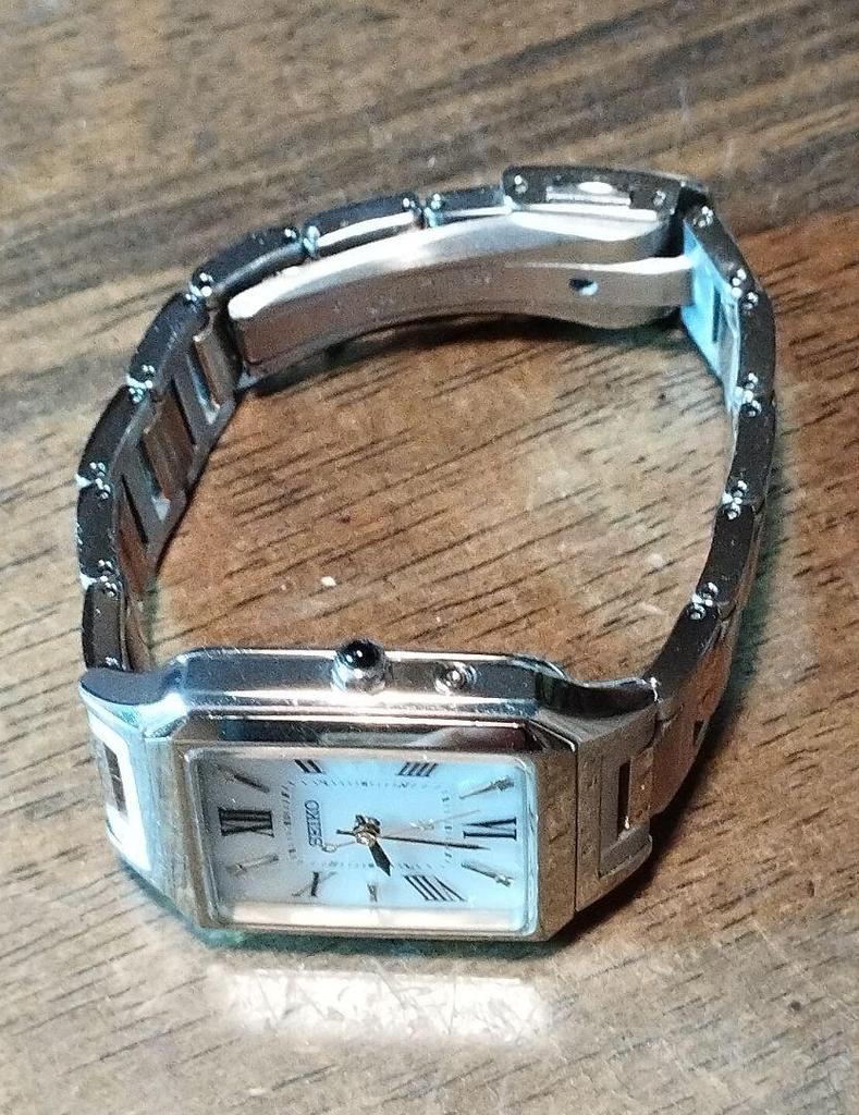 [USED] BB28 Seiko Lukia Radio-Controlled Solar Watch with Date Display and Anti-Magnetic Function, Sapphire Crystal
