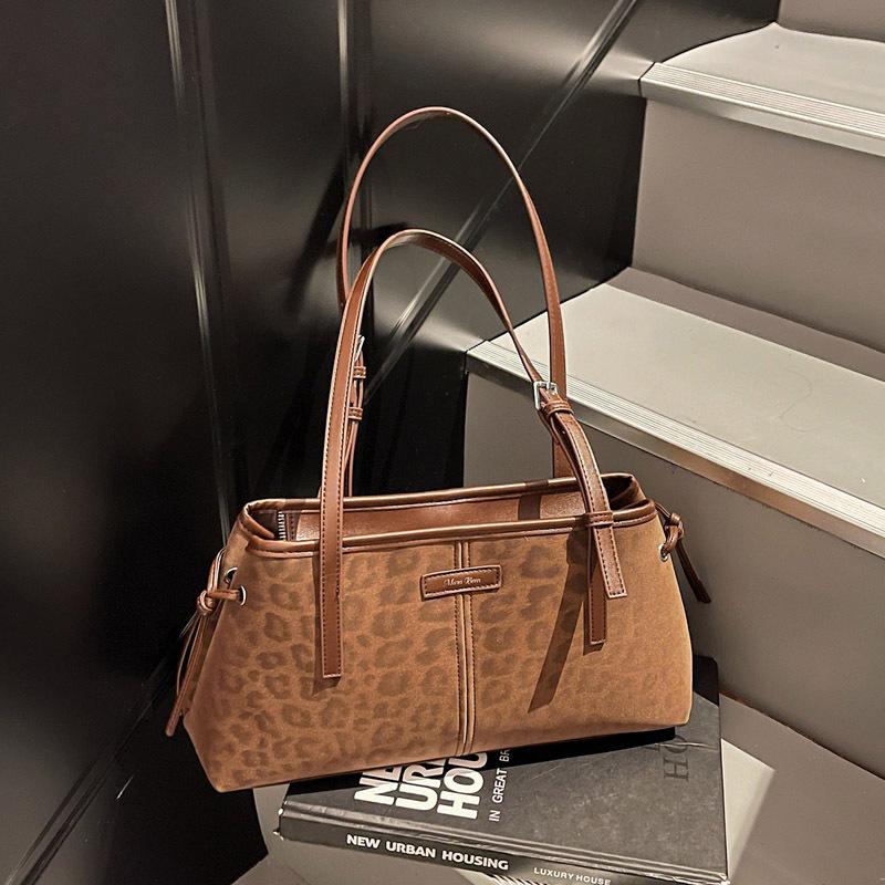 

Large-capacity bag women s autumn and winter versatile 2025 new simple texture shoulder bag casual work commuter tote bag цветной печати леопарда