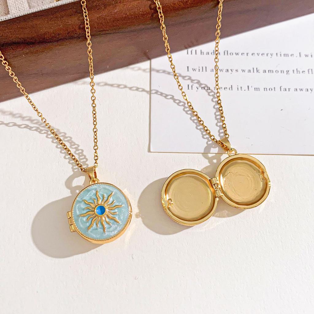 Women Heart Photo Locket Pendant Necklace Unique Light Luxury High-End Non-Fading Jewelry Accessory