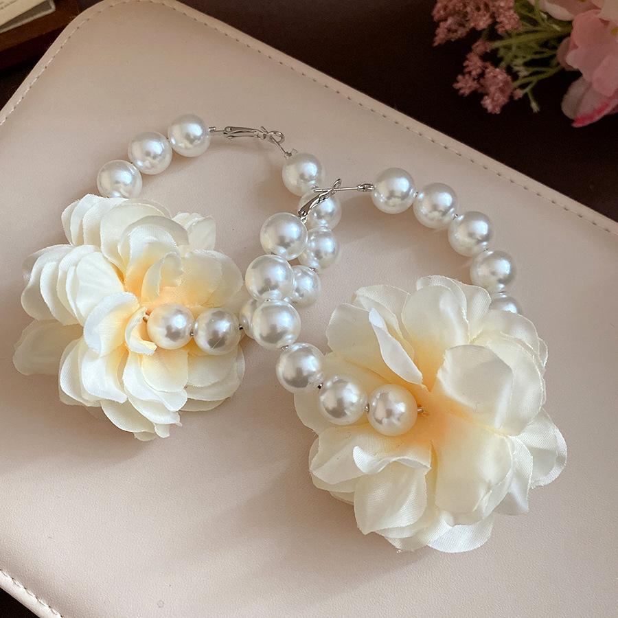 Silver needle pearl round fabric flower earrings French retro exquisite fashion earrings light luxury high-end earrings women