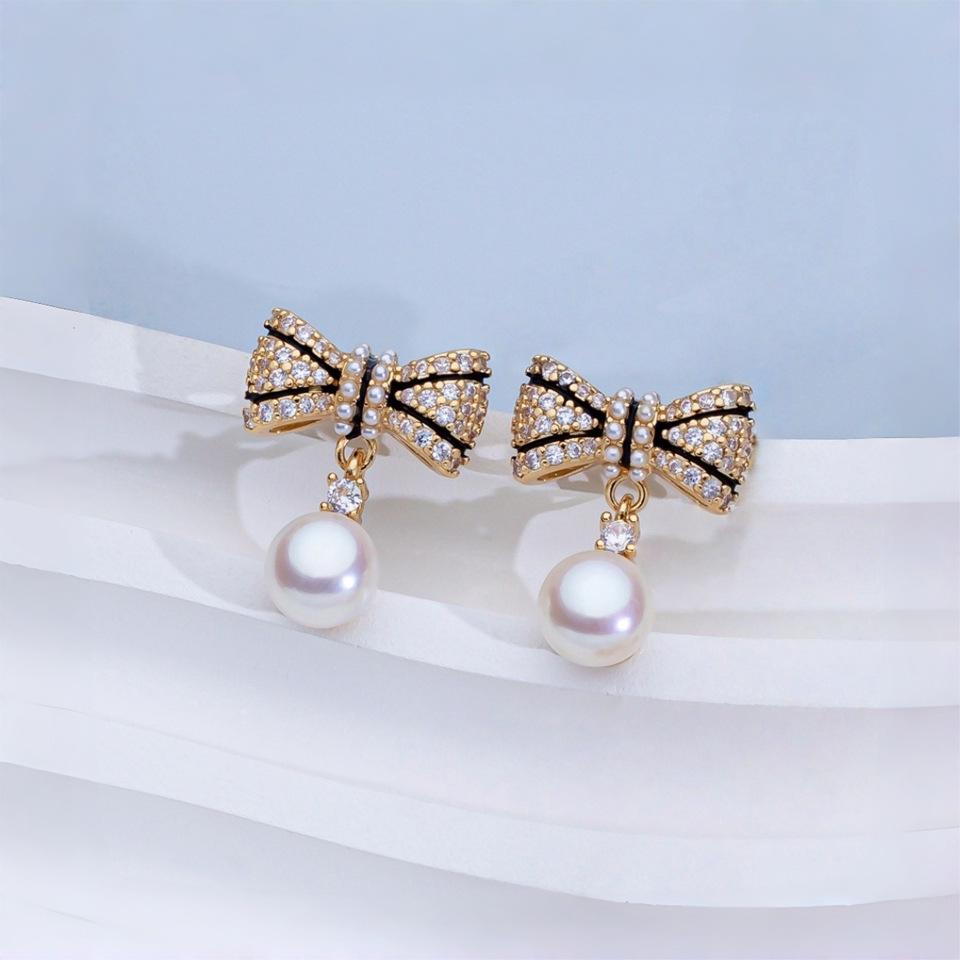 French Retro Freshwater Pearl & Zircon Stud Earrings - Exquisite Light Luxury Accessories for Women