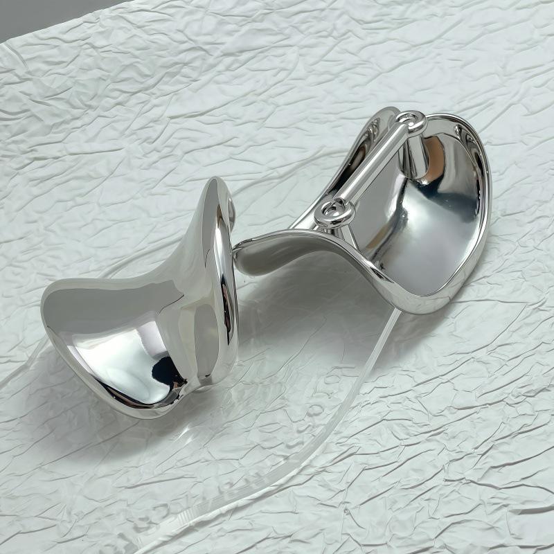 European-Style Curved Alloy Scarf and Clothing Knot Buckle - High-End Decorative Accessory