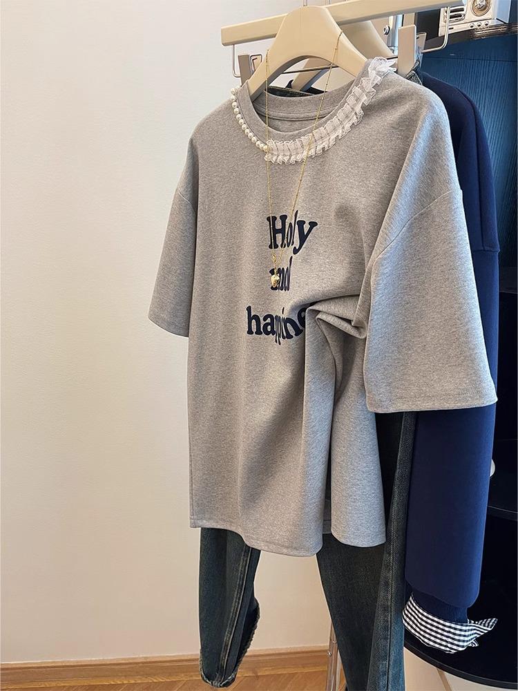 

Женский серый топ с вышивкой, бисером, круглым вырезом, кружевной вставкой, рукавом до локтя - Весна 2025 M