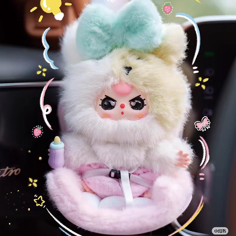 100% Original Baby Drei Auto Baby Serie Überraschung Blind Box Niedliche Puppe Auto Dekoration Ornamente Puppen sammeln Geburtstagsgeschenk