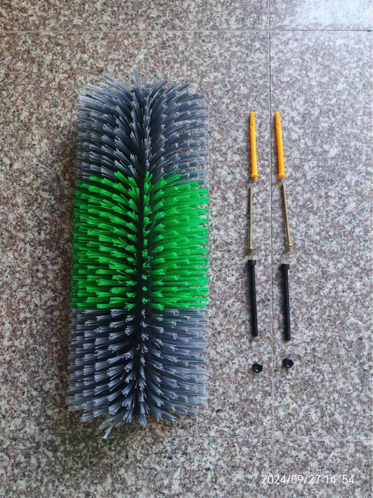 Cattle and Horse Massage Brush: Half-Body Scratch & Itch Relief Roller for Animal Cleaning