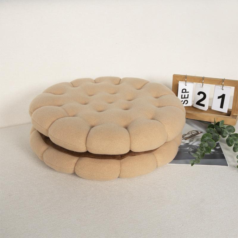 Modern Minimalist Plush Seat Cushion With Heartshaped Design For Living Room Comfort