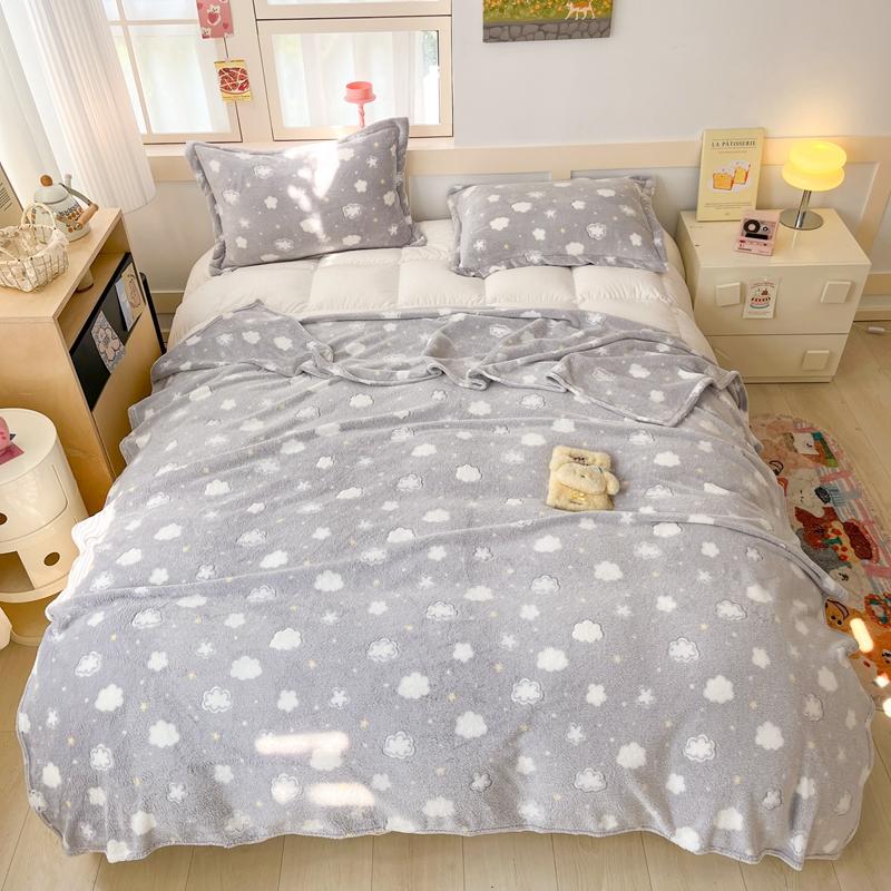 Cartoon Pink Strawberry Flannel Blanket for Kids Girls Soft Warm Lightweight Throw Blanket for Sofa Bed Traveling Camping Gifts