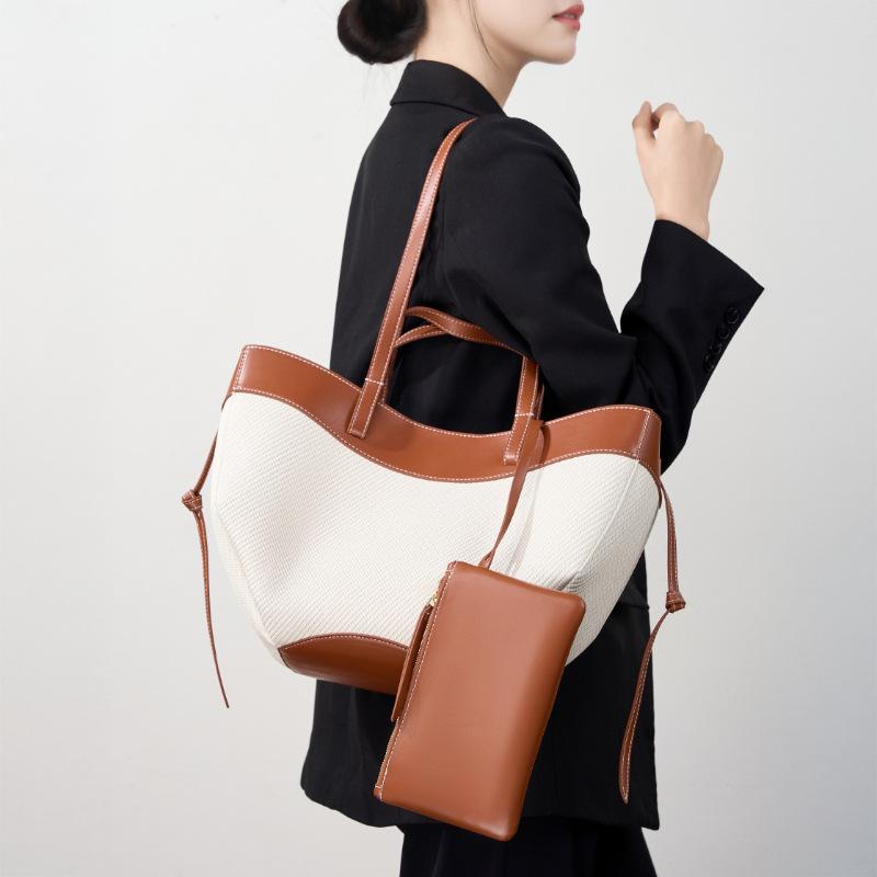 Small Niche Luxury High-end Hot Selling Handbag for Women, Contrasting Color Commuting Leather, Large Capacity Single Shoulder Tote Wing Bag