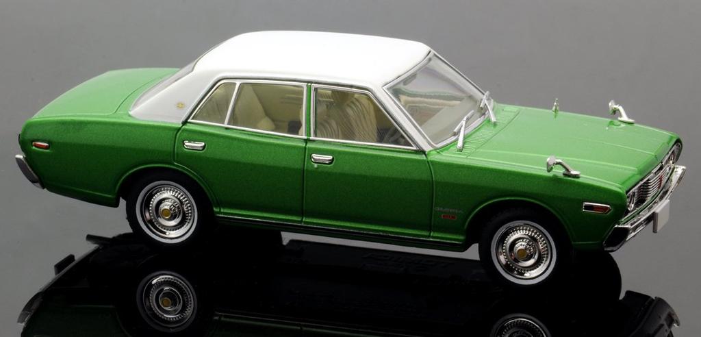 Tomica Limited Vintage Gloria 2000GL Completed LV-N43-09a (Green/White Roof)