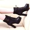 Damen Stiefel mit klobiger Plateausohle aus weichem Leder - Britischer Martin-Stil, Schwarz, Hoher Absatz, Herbst/Winter-Kollektion 2025.