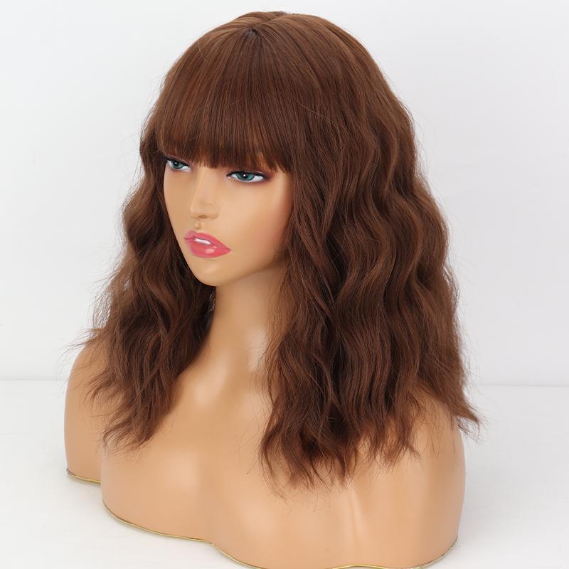 MISSQUEEN Helllila Farbe Kunstfaser schulterlange natürliche gewellte Perücke mit Pony Cosplay Alltagskleidung Mode kurze gewellte Perücke