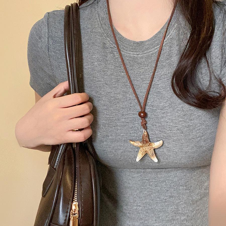 

Деревянные бусины ракушка раковина кулон ожерелье простой отпускной стиль темперамент ключичная цепочка нишевая мода высококачественная бижутерия женщины