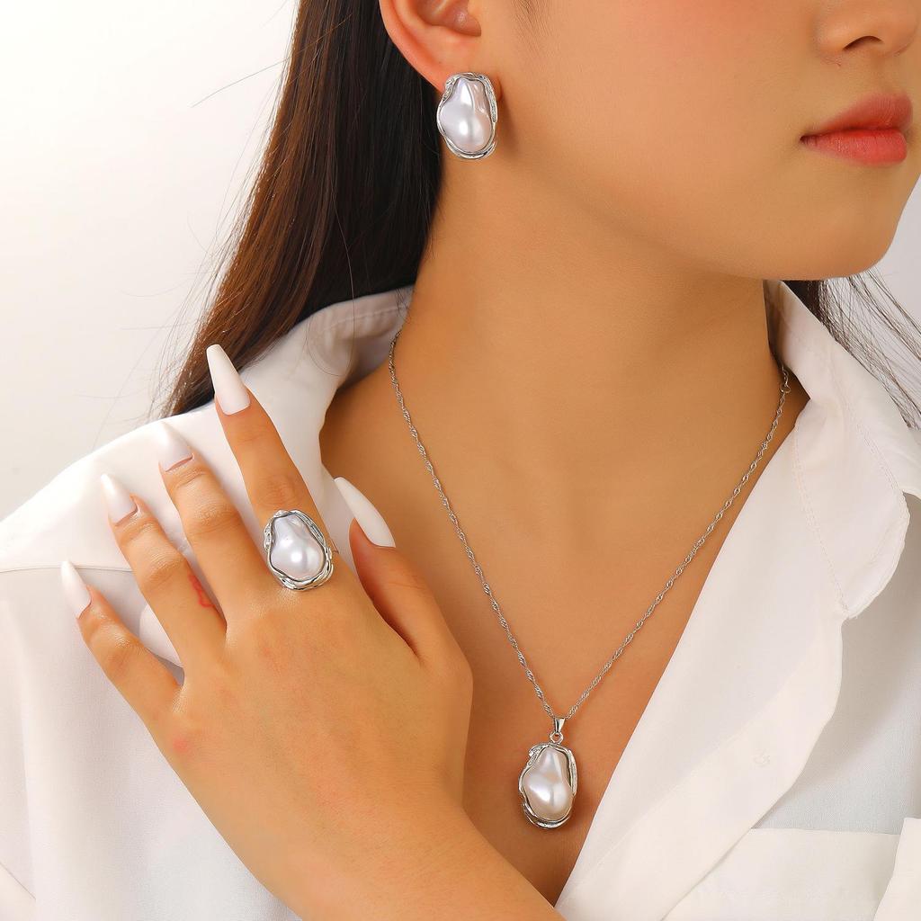 Baroque Pearl Choker - European & American Style with Irregular Design, Simple Metal Open Necklace