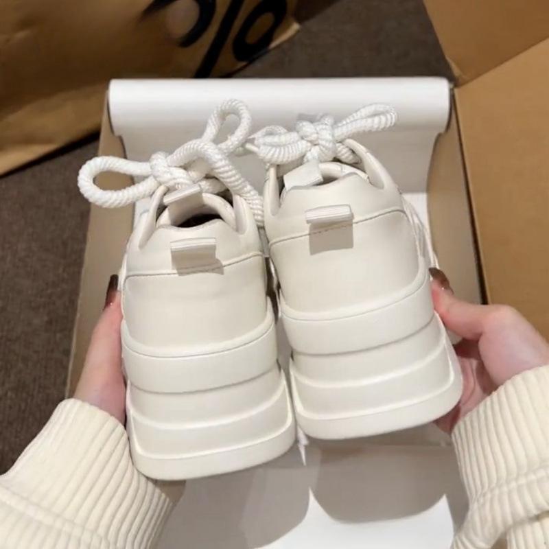 Small height increase recommended 2025 summer new muffin shoes platform white shoes female students versatile casual board shoes