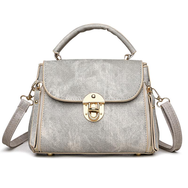 

Женская сумка 2024 года, новинка, корейская версия простой портативной небольшой квадратной сумки на одно плечо, корейская версия модной сумки-мессенджера серый