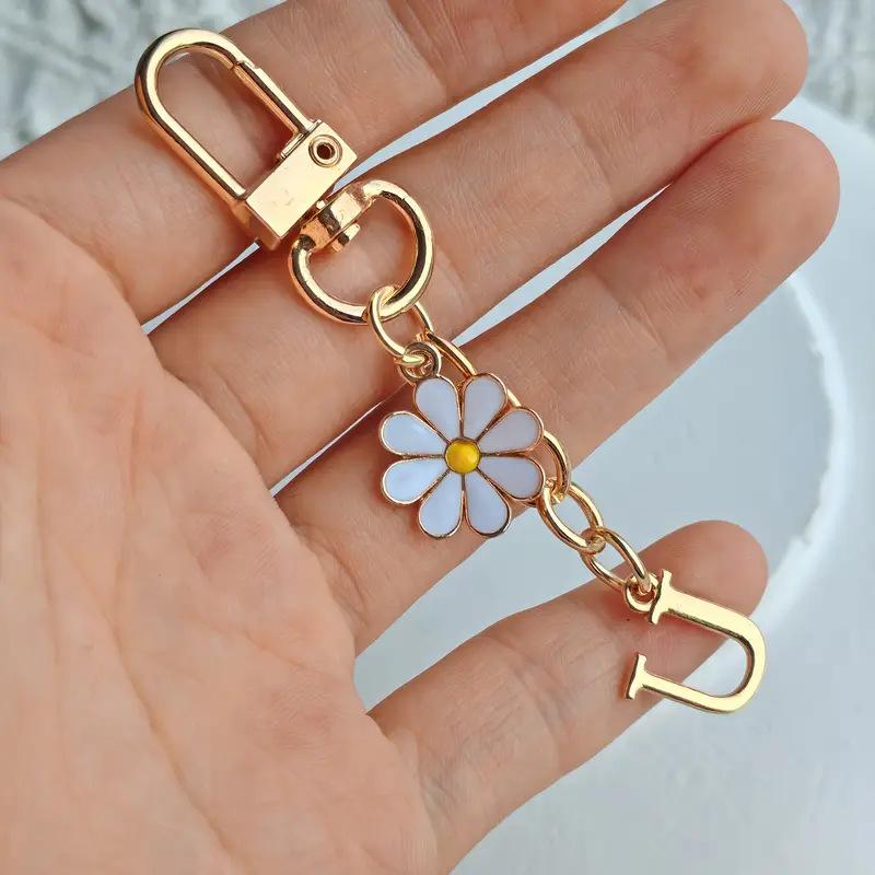 Metal Daisy Letter Keychain Fashion A-Z 26 Letters Keyring Charms Mobile Phone Key Holders Bag Pendant Accessories Couple Gift