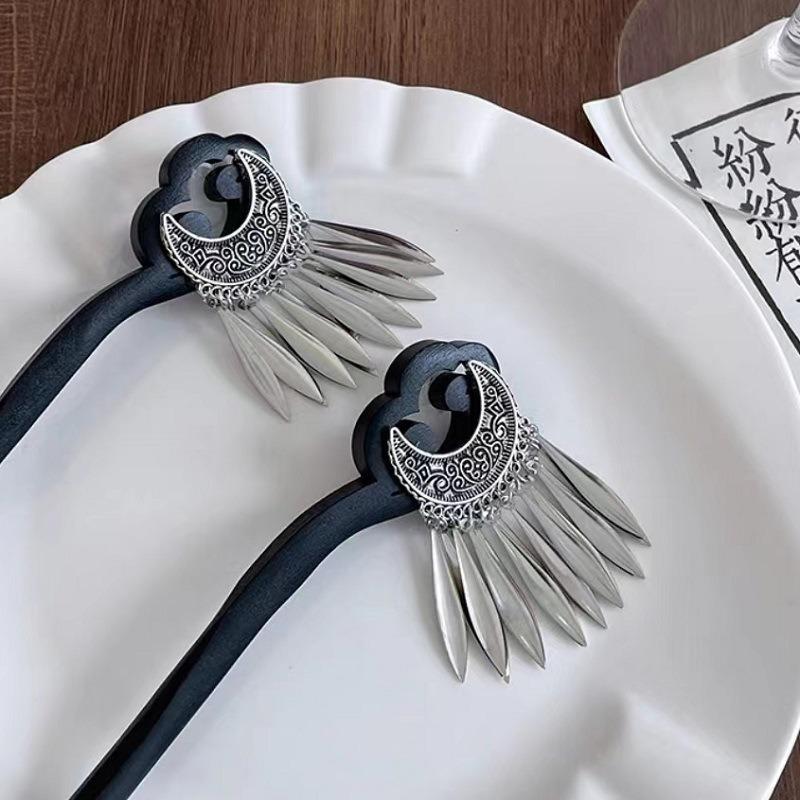 1pc Fashion Chinese Style Ancient Style Auspicious Moon Tassel Ladies Wooden Hairpin Hanfu Qipao Dished Hair Versatile Headwear