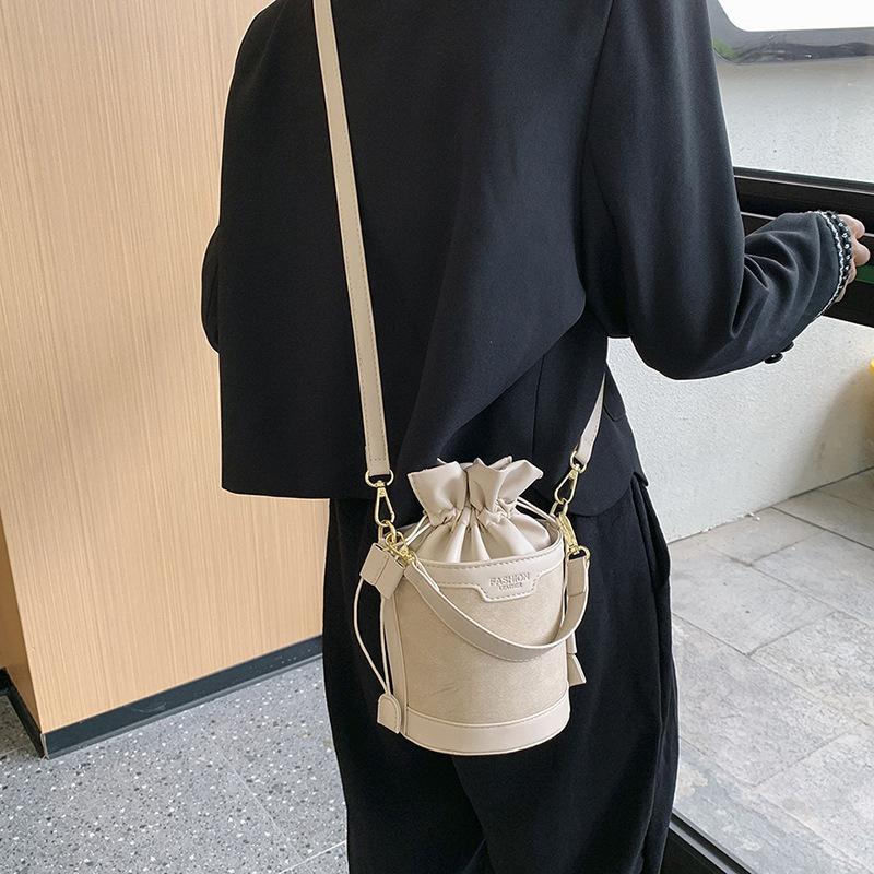 2025 new niche handbag bag women's fashion foreign style versatile bucket bag high-end contrasting color shoulder messenger bag